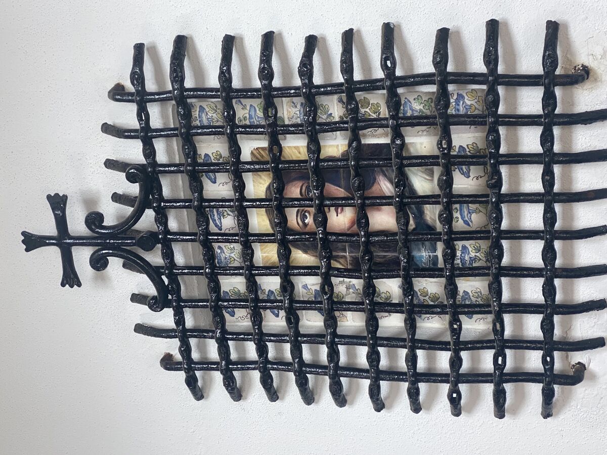 Madonna behind iron bars azulejo
